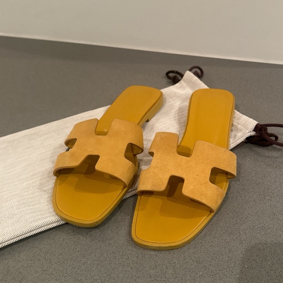 Hermes sandal
ORAN SANDAL
Retail : CA$1,050. - Picture 2 of 3